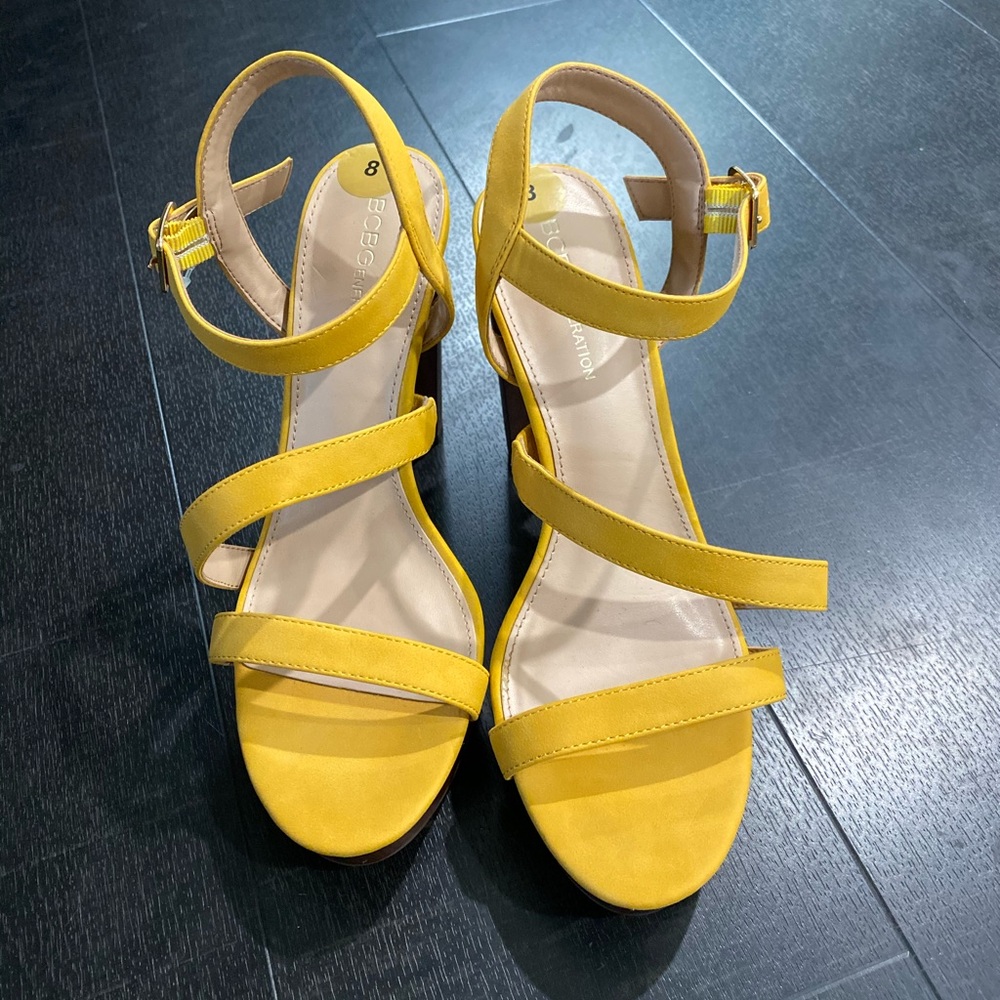 BCBG Suede Mustard platform heels